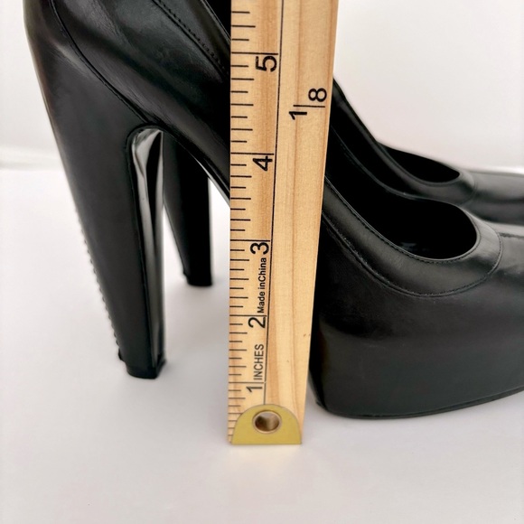 BALENCIAGA DESIGNER BLACK LEATHER PUMPS HAND MADE ITALY ALMOND TOE BUCKLE SZ 7 - Picture 15 of 16